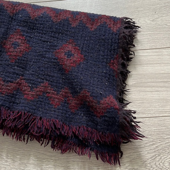 Aritzia Wilford 100% wool blanket scarf - Picture 1 of 4